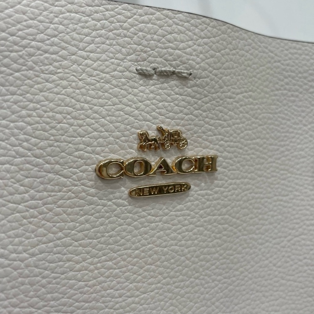 SOLD Coach mollie bucket bag - Picture 3 of 8